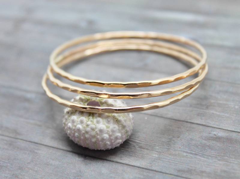 Gehämmerter Armreif von SimplyKaiJewelry