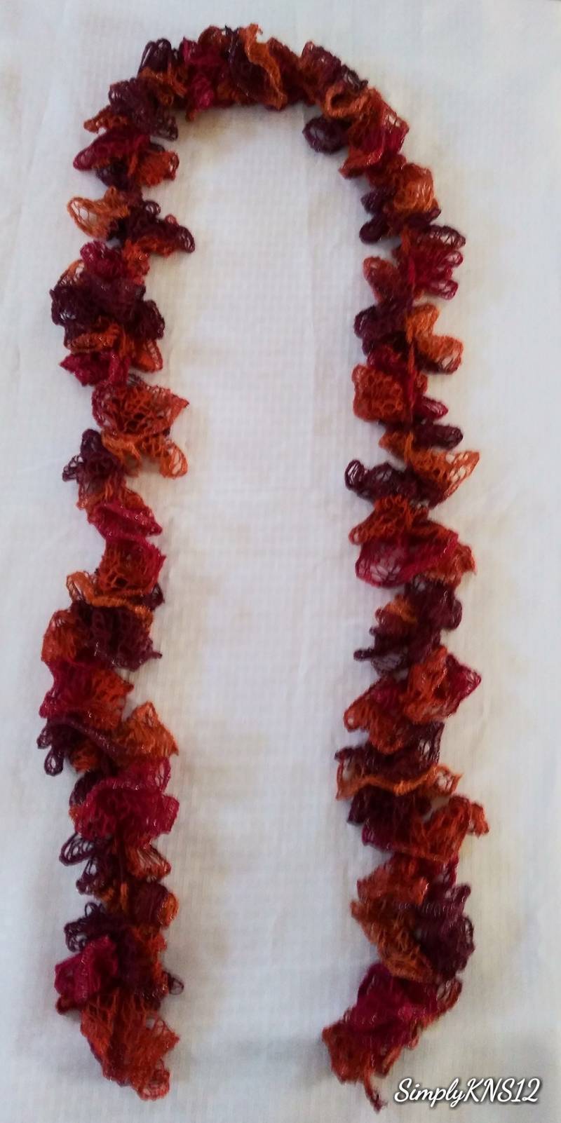 Hübsche Rüschen, Gehäkelter Sashay-Schal, Spitzenrüschen, Damenaccessoires, Damenbekleidung, Damenmode, Foto-Requisiten von SimplyKnotsNStitches