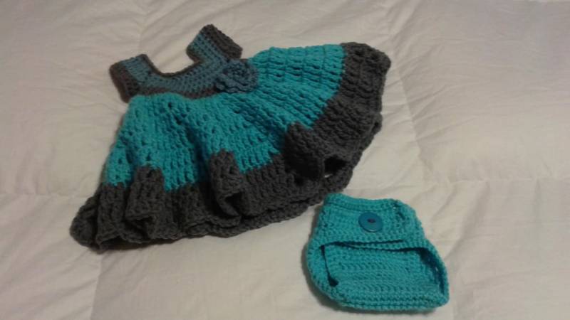 Neugeborenen-Geschenkset, Sugar N Spice, Kleid Und Windelhülle-Set, Blaugrau Teal, Gehäkelte Babykleidung, Neugeborenen-Foto-Requisite von SimplyKnotsNStitches