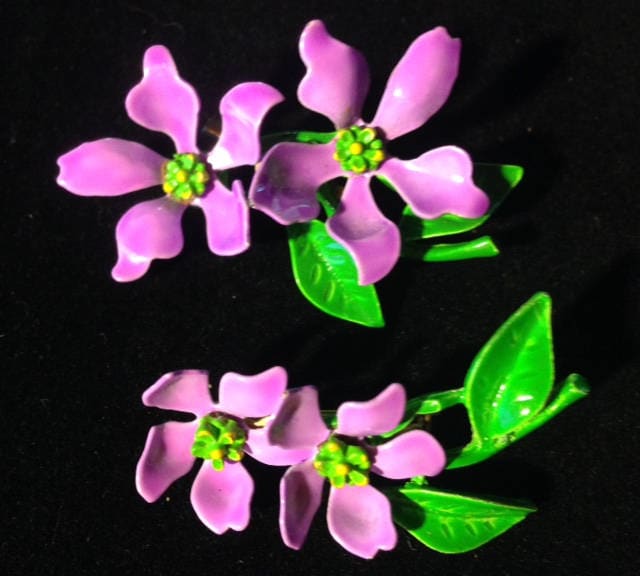 1960S Vintage Mod Flower Power Emailliertes Set 2 Pins Lila Und Grün 1960S Vintage Mod Flower Power Emailliertes Set 2 Pins Lila Und Grün von SimplyMarvelousMary