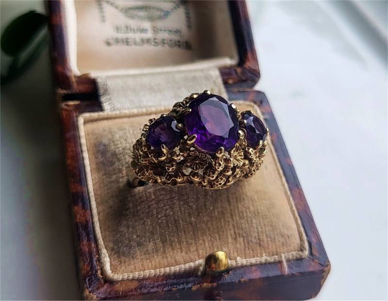 Atemberaubender Vintage 9 Karat Gold Amethyst Trilogy Ring. Erstaunliche Farben | I von SimplyMrVintage