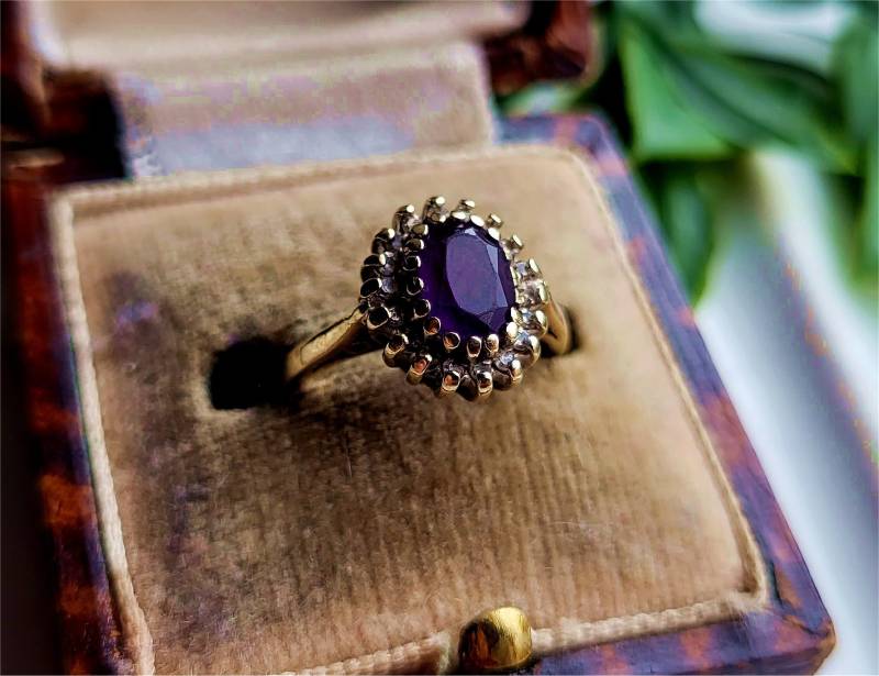 Erstaunlicher Vintage 9 Karat Gold Amethyst Diamant Cluster Ring. 18 Diamanten Statement 9Ct | Ref00B von SimplyMrVintage