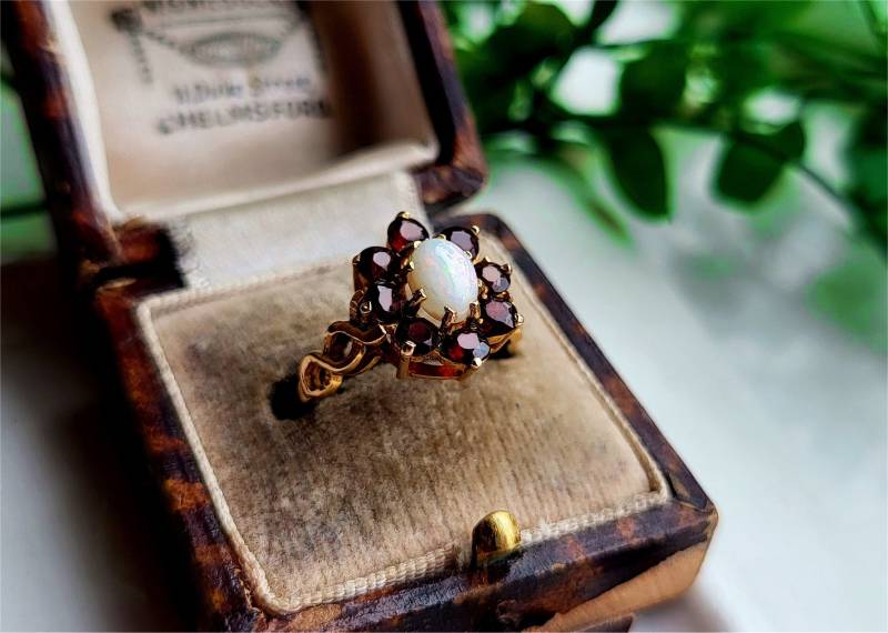Seltener 1990S Vintage 9Ct Gold Opal Und Granat Cluster Ring, Ring | Ref00G von SimplyMrVintage