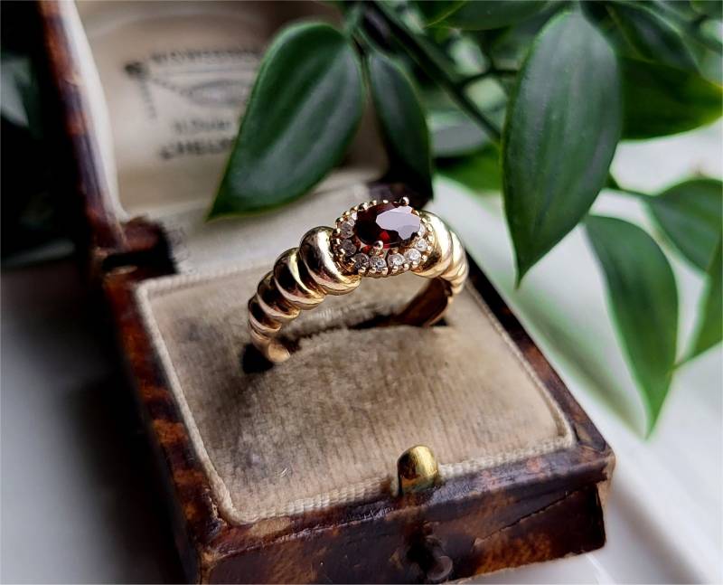 Ungewöhnlicher Vintage 9 Karat Gold Granat Und Weißer Topas Cluster Ring, Ring | Ref00A von SimplyMrVintage