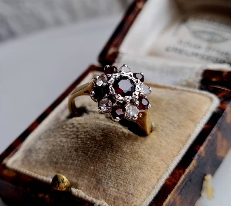 Vintage 9Ct Gold Granat Und Weißtopas Cluster Ring, Ring | E von SimplyMrVintage