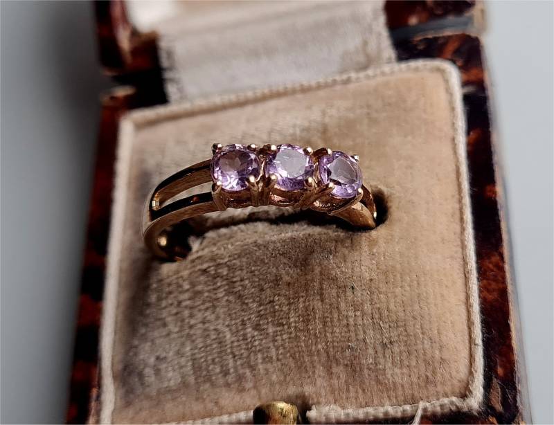 Wunderschöner Vintage 9Ct Gold Amethyst Trilogie Ring. Tolle Farben | F von SimplyMrVintage