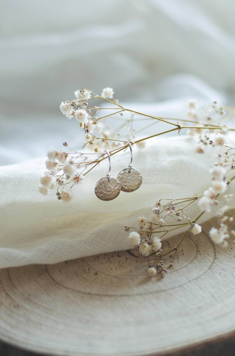 Uk Listing - Sterling Silber Gehämmertes Muster Runde Disc Drop Baumeln Ohrringe von SimplyNJewellery