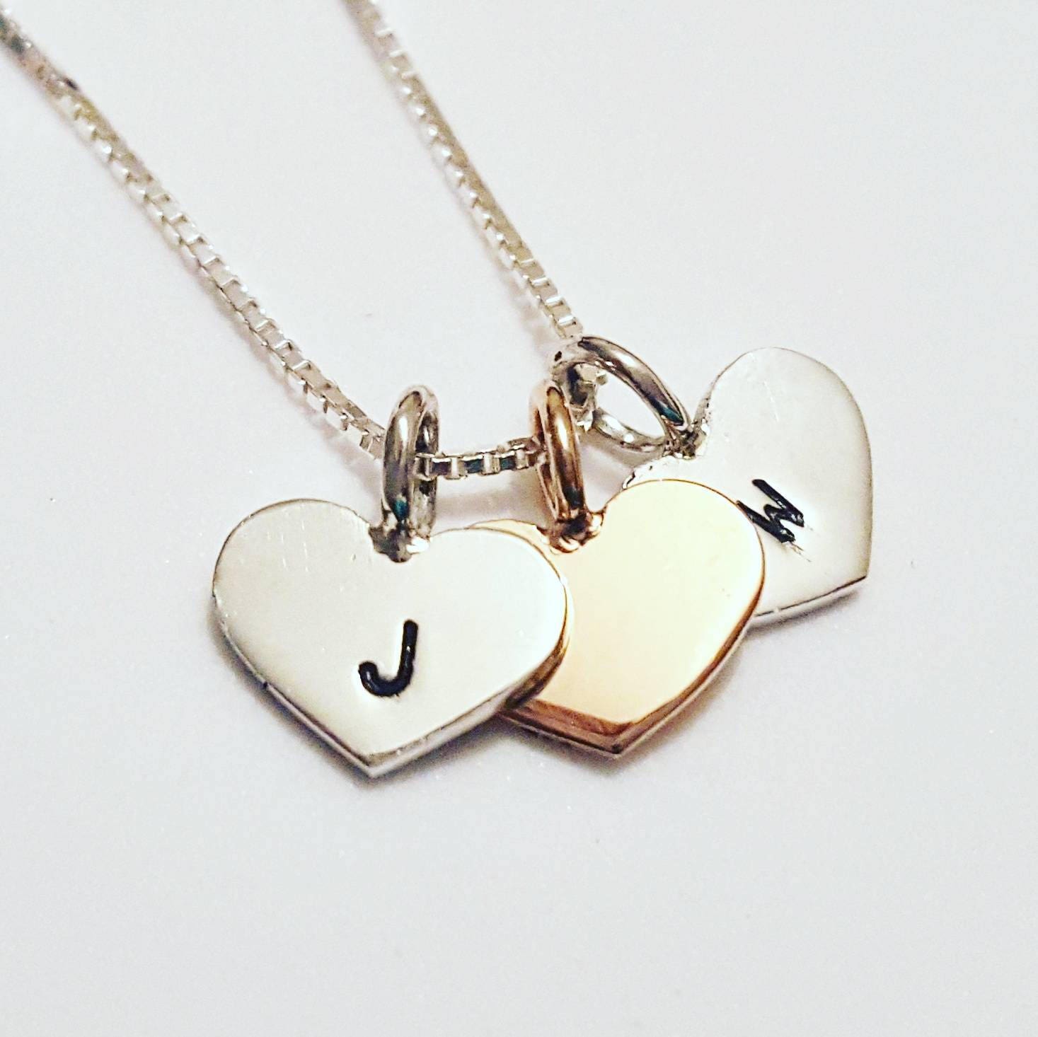 sterling Silber Und Rose Gold Drei Herz Halskette - Gehämmert Initial/Personalisieren Textur Verfügbar. Kommt An Einer Kette sterling Silber Und Rose Gold Drei Herz Halskette - Gehämmert Initial/Personalisieren Textur Verfügbar. Kommt An Einer Kette von SimplyNJewellery