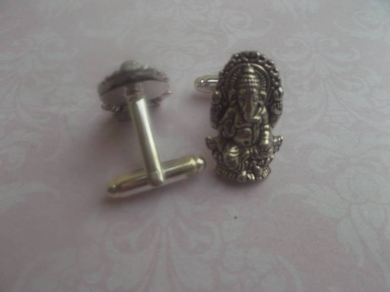 Ganesha Manschettenknöpfe Hindu Gott Neuheit Manschettenknöpfe von SimplyNightOwl