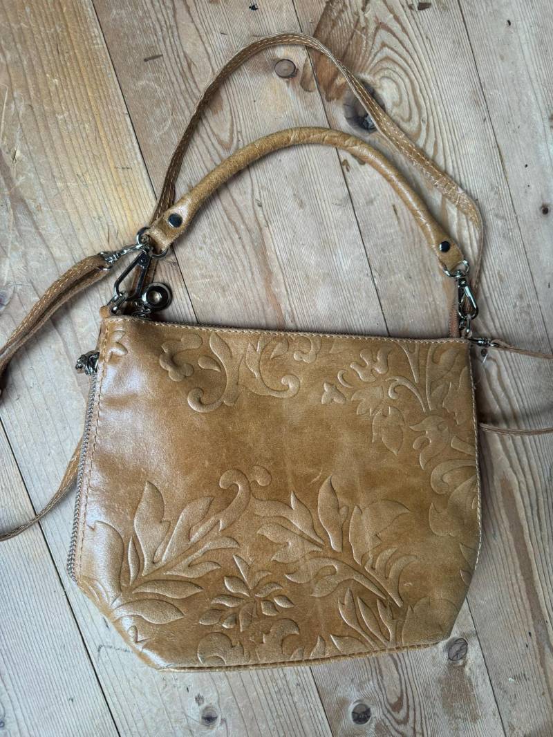 Vintage Ledertasche Italien | Echtleder Schultertasche Mit Prägung Boho Handtasche 70Er Stil Caramel Braun Made in Italy von SimplyOdd2014