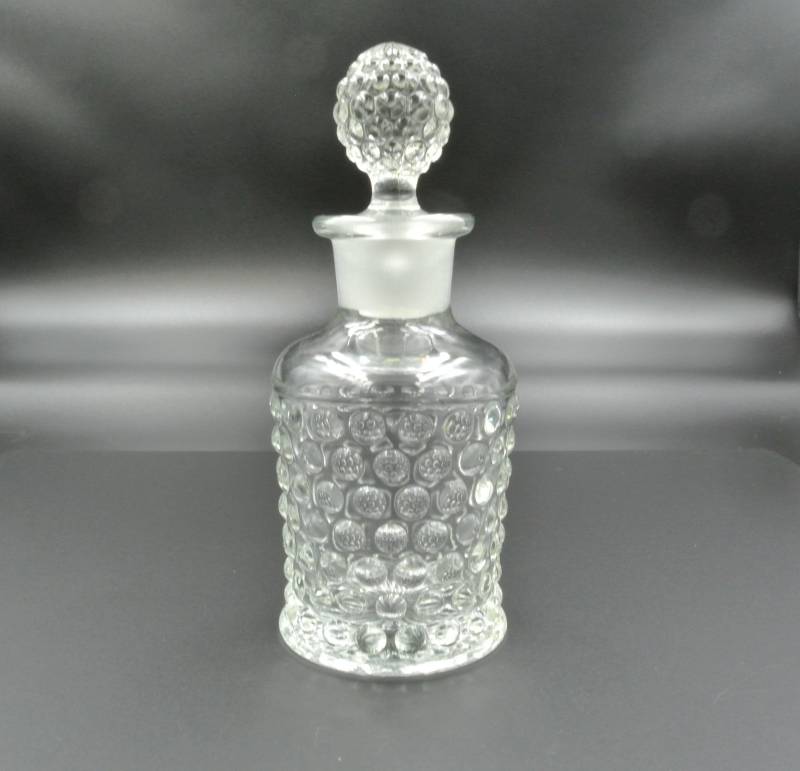 Richards Und Hartley, Thousand Eye Klare Hobnail Parfümflasche Mit Rundem Stopfen Richards Und Hartley, Thousand Eye Klare Hobnail Parfümflasche Mit Rundem Stopfen von SimplyRight4You