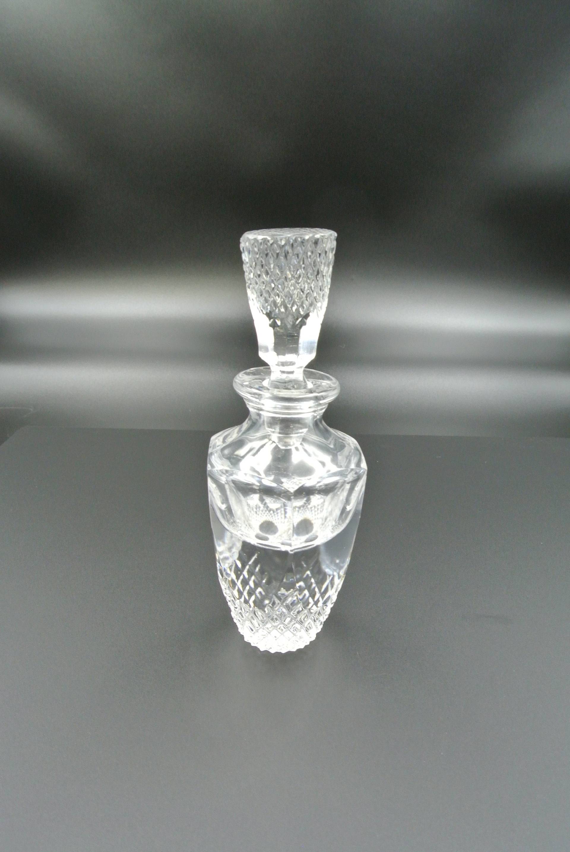 Schöne Oneida Parfüm Flasche Große Crystal Sechseck Form Mit Einem Diamanten-Muster Auf Der Ober - Und Unterseite Schöne Oneida Parfüm Flasche Große Crystal Sechseck Form Mit Einem Diamanten-Muster Auf Der Ober - Und Unterseite von SimplyRight4You