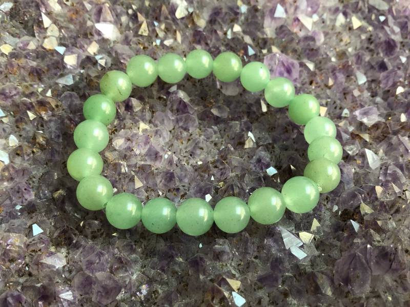 Grünes Adventurine Kristall Perlen Armband Made To Order von SimplySpacey