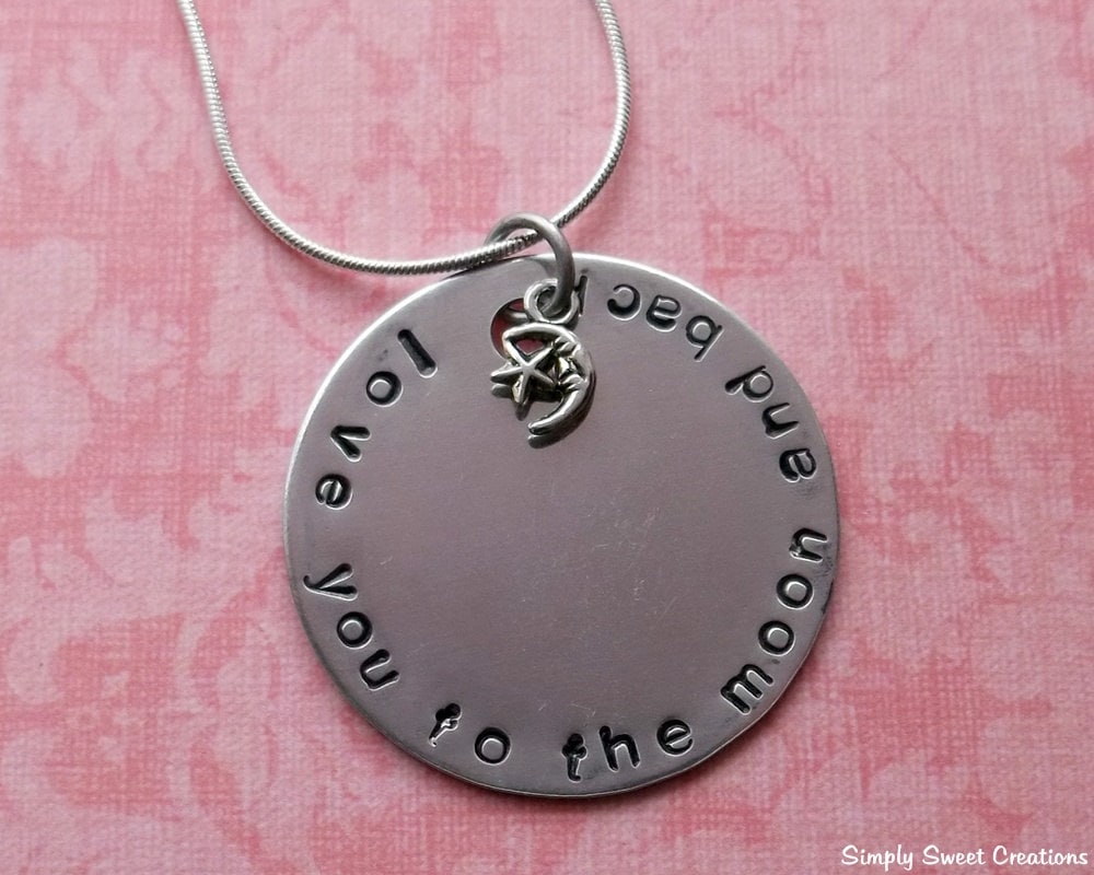 Handgestempelte Love You To The Moon & Back Halskette Handgestempelte Love You To The Moon & Back Halskette von SimplySweetHome