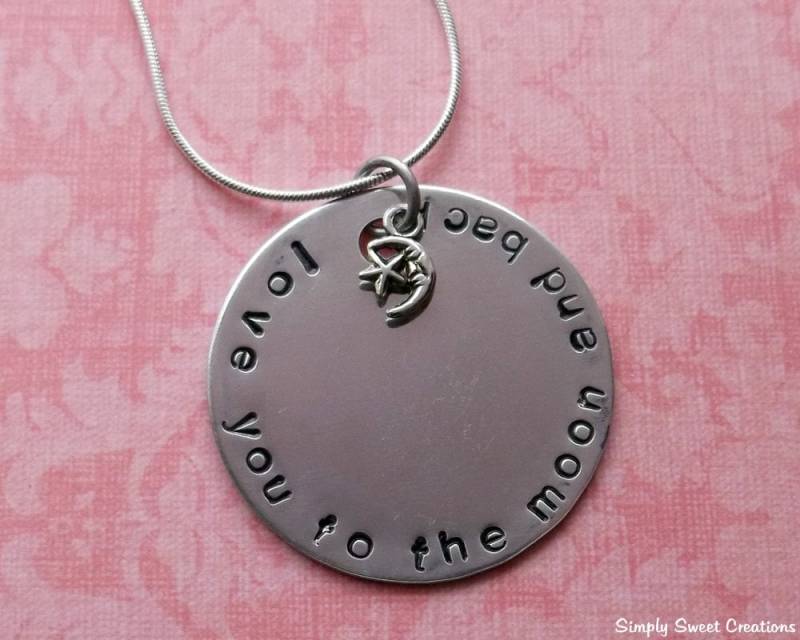 Handgestempelte Love You To The Moon & Back Halskette Handgestempelte Love You To The Moon & Back Halskette von SimplySweetHome
