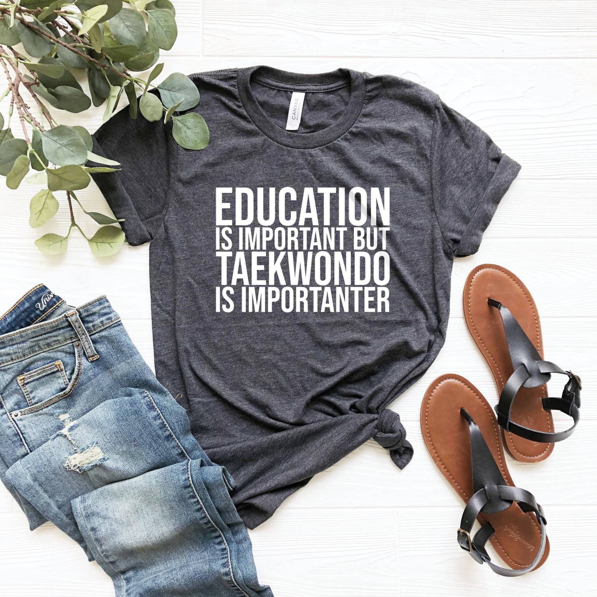 Bildung Ist Wichtig Aber Taekwondo Wichtiger Lustiges Shirt Kampfsport Geschenk Liebhaber von SimplyTraded
