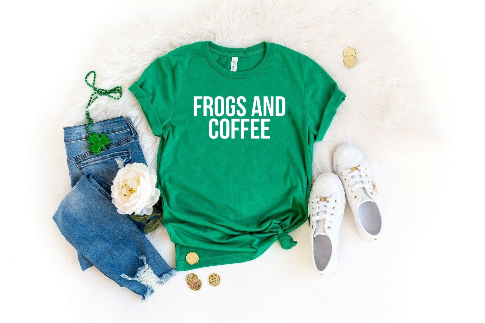 Frösche Und Kaffee Frosch Shirt, Süße Sprüche Froschliebhaber Froschbesitzer Shirt Frauen, Lustiges Tier Kröten von SimplyTraded