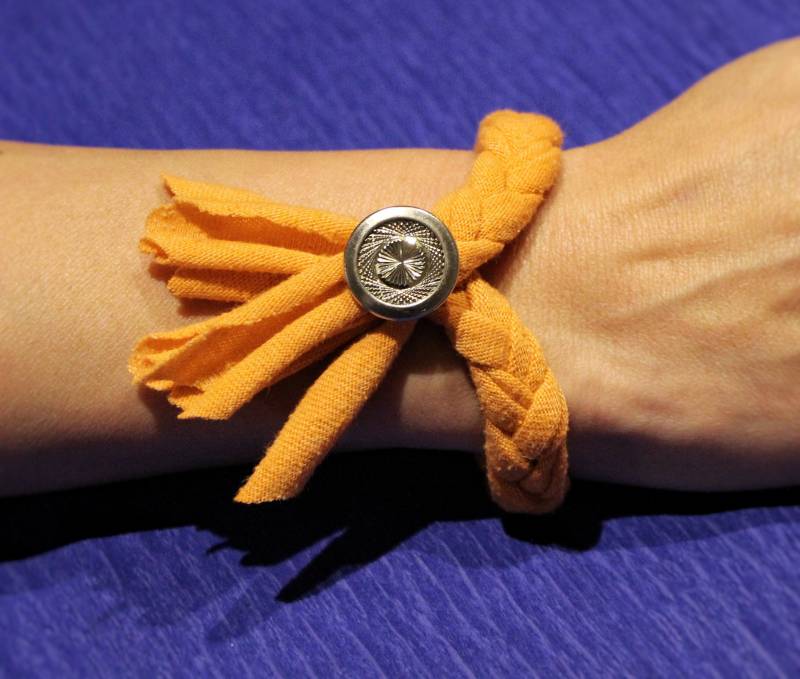 Handgemachtes Und Upcyceltes Orangenes Armband von SimplyUpcycling