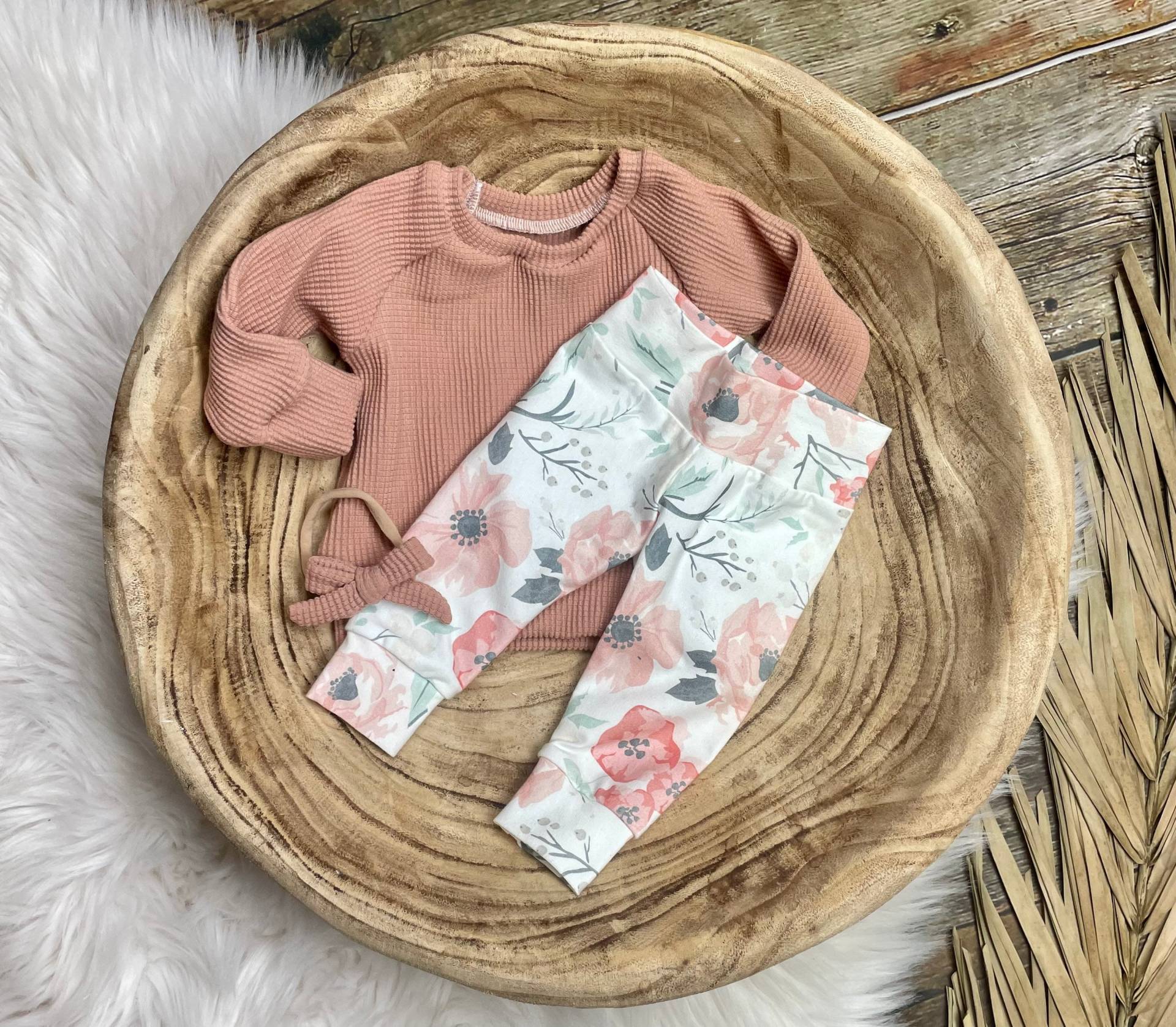 Mädchen Bio Aquarell Blumen Outfit/Neugeborene Nach Hause Kommend/Baby Waffel/Baby Kleidung/Baby Krankenhaus Outfit/Baby Geschenk von Simplyspinningthread