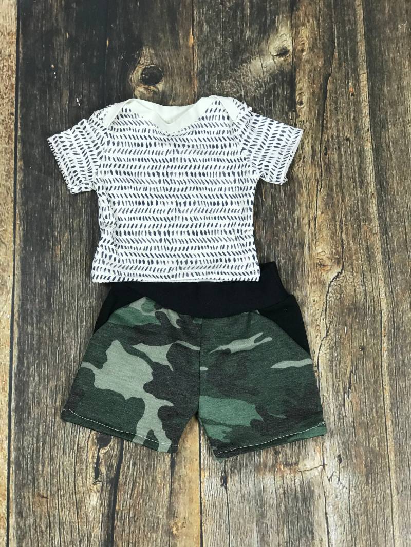 Neugeborenen Junge Sommer Kommen Nach Hause Outfit, Camo Säugling Kleidung, Premie Boy Baby von Simplyspinningthread