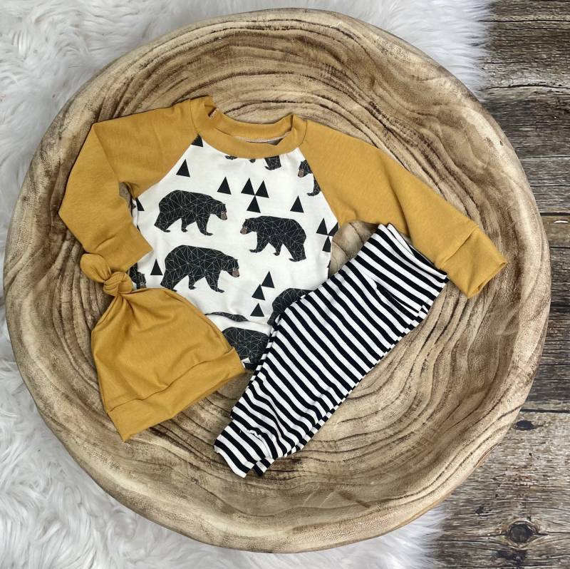 Neugeborenen Jungen Coming Home Outfit in Bärenwanderung; Jungen-Krankenhaus-Set, Baby-Take-Home-Set; Erstklassige Jungenkleidung; von Simplyspinningthread