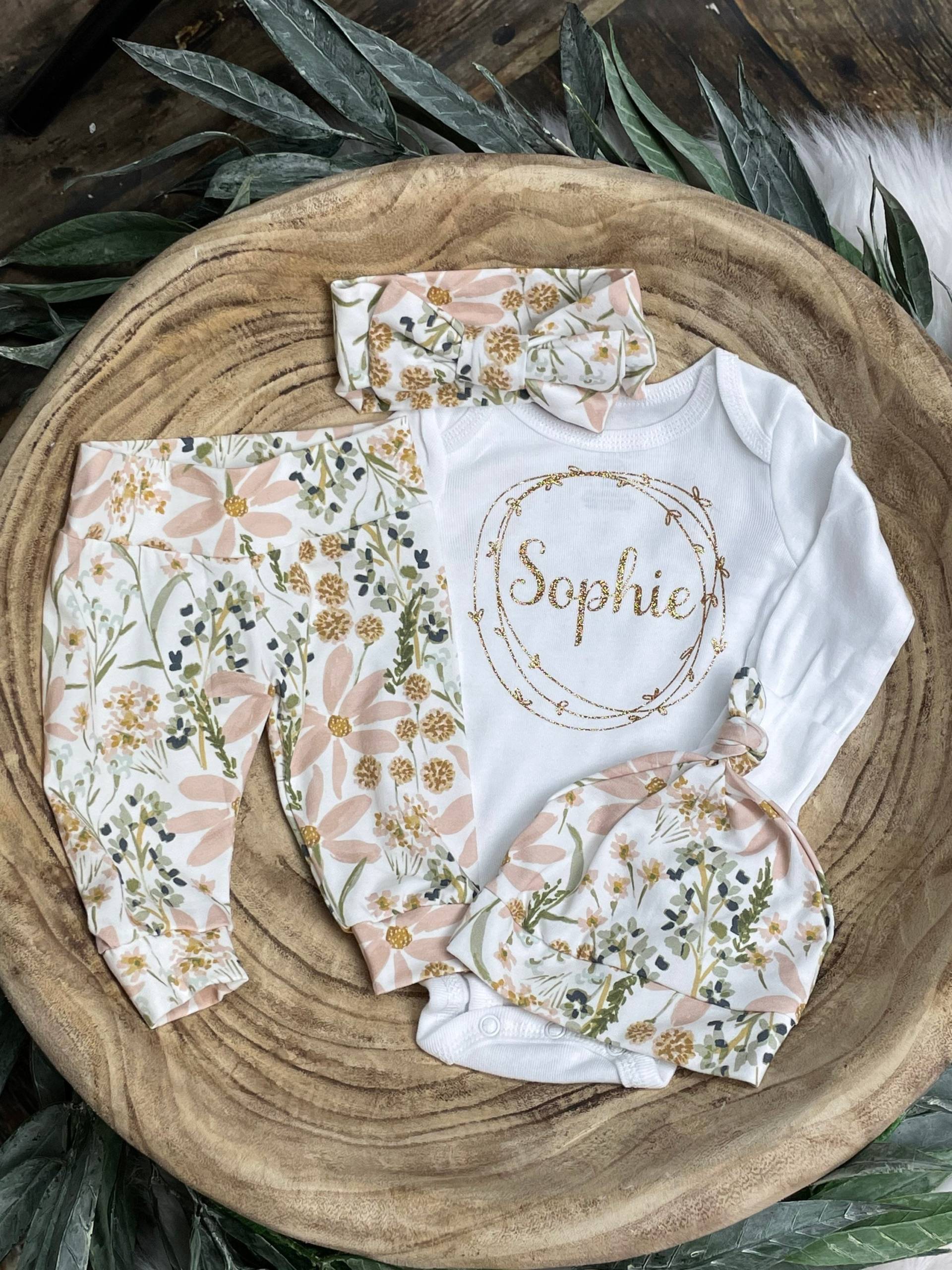 Neugeborenen Mädchen Kommt Nach Hause Outfit; Personalisierter Body, Aquarell Blumen Outfit, Baby Mädchen, Shower, Premie Girl, Kleidung von Simplyspinningthread