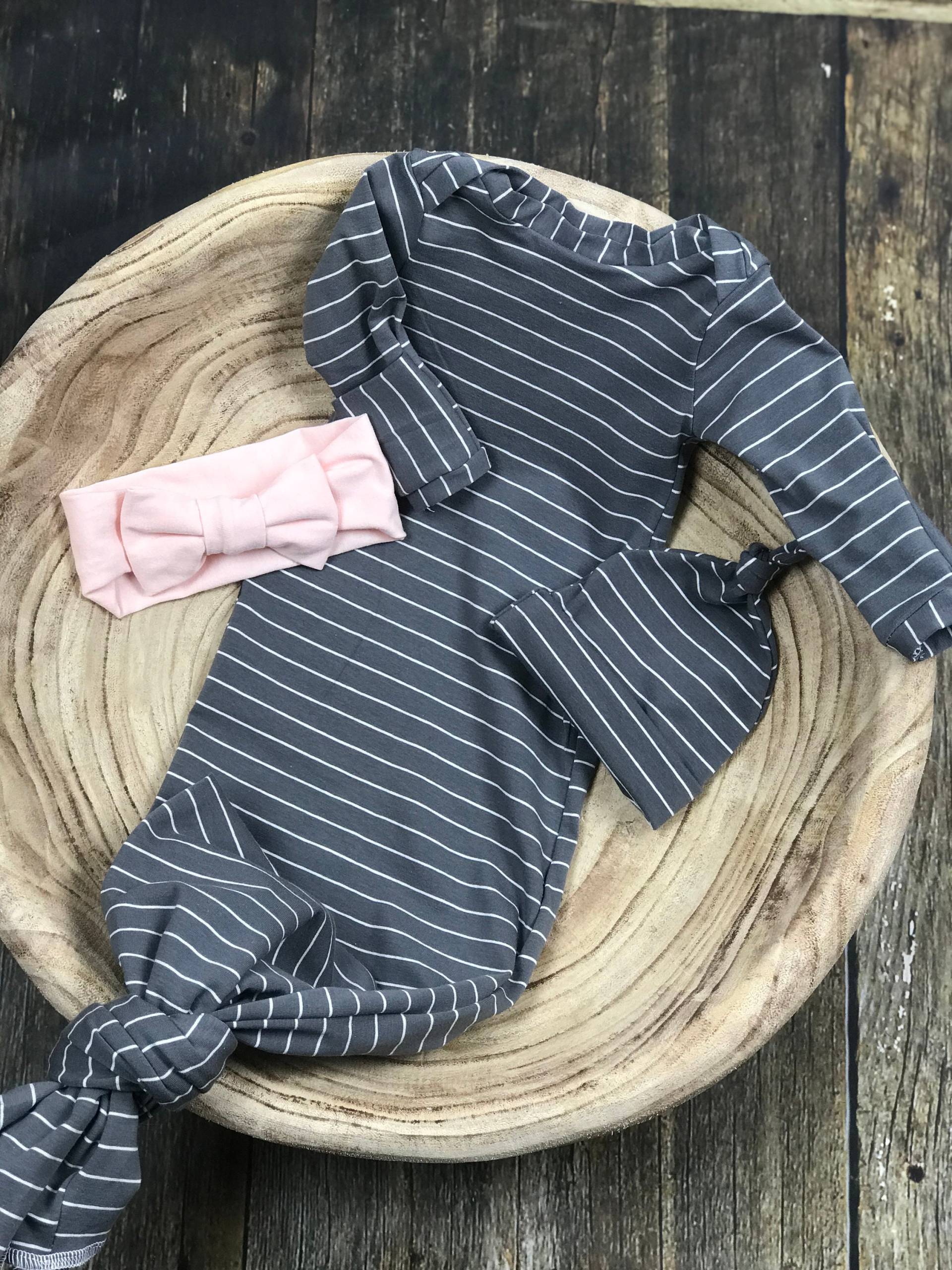 Neugeborenen Unisex Kommen Nach Hause Outfit, Geschlecht Neutral Baby Geknotet Kleid, Neugeborene Kleidung, Premie Baby-Dusche von Simplyspinningthread