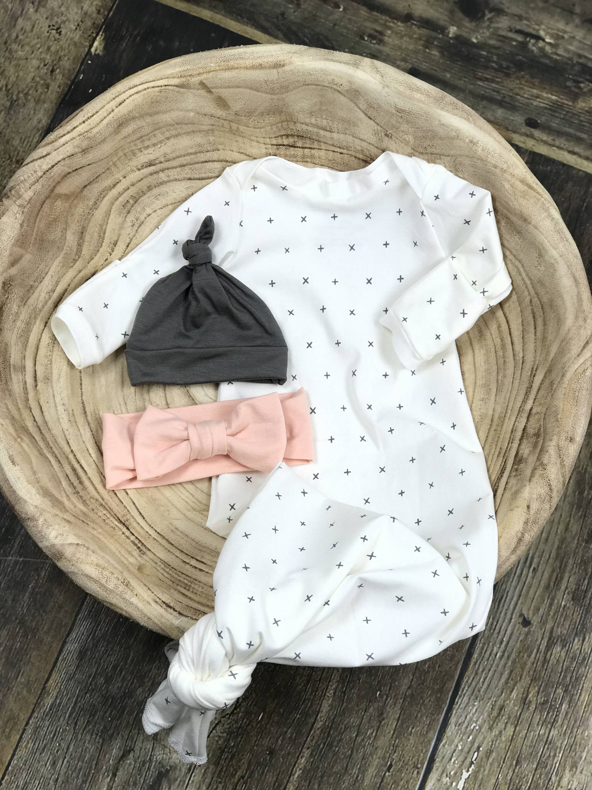 Neugeborenen Unisex Kommen Nach Hause Outfit, Geschlecht Neutral Baby Geknotet Kleid, Neugeborene Kleidung, Premie Baby-Dusche von Simplyspinningthread