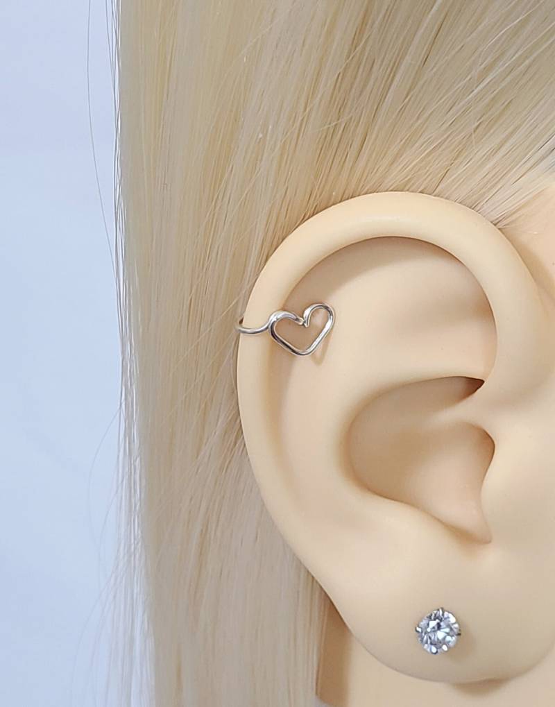 Gefälschte Kleines Herz Ohr Manschette Knorpel Helix Ohrring Conch Ohrmanschette, Kleine Clip On Fake Faux Kein Piercing Benötigt Gefälschte Kleines Herz Ohr Manschette Knorpel Helix Ohrring Conch Ohrmanschette, Kleine Clip On Fake Faux Kein Piercing Benötigt von SimplyyCharming