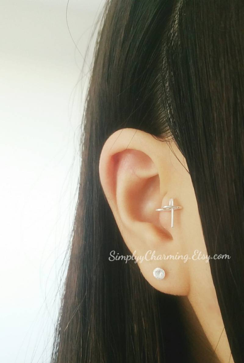 Gefälschte Kleines Kreuz Tragus Ohr Manschette Ohrring Clip On Fake Oder Echt, Sie Wählen - Sterling Silber/14K Gold Gefüllt Gefälschte Kleines Kreuz Tragus Ohr Manschette Ohrring Clip On Fake Oder Echt, Sie Wählen - Sterling Silber/14K Gold Gefüllt von SimplyyCharming