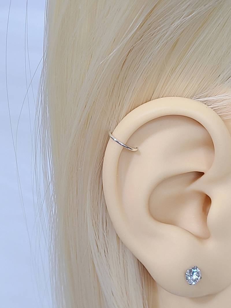 Gefälschte Knorpel Helix Ohrmanschette, Künstliche Clip-On-Ohrmanschette Obere Helix, Winzige Nahtlose Hoop, Faux Hoop Ohrring - Silber Gold Gefälschte Knorpel Helix Ohrmanschette, Künstliche Clip-On-Ohrmanschette Obere Helix, Winzige Nahtlose Hoop, Faux Hoop Ohrring - Silber Gold von SimplyyCharming