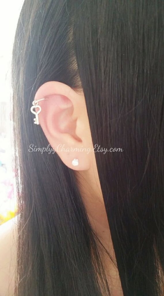 Herz Schlüssel Knorpel Ohrring, Helix Hoop Conch Baumeln Ohrring Hoop, Silber Anhänger - 18 Gauge Herz Schlüssel Knorpel Ohrring, Helix Hoop Conch Baumeln Ohrring Hoop, Silber Anhänger - 18 Gauge von SimplyyCharming
