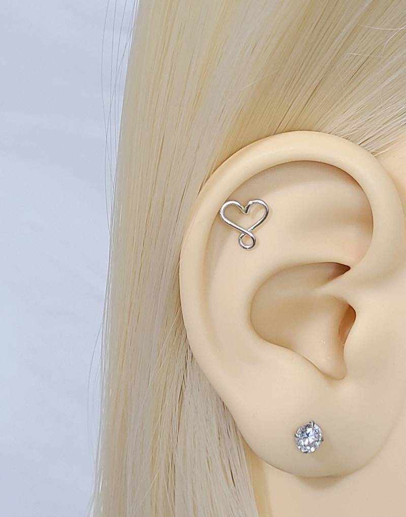 Herz Unendlichkeit Helix Ohrring Knorpel Bolzen Kleines Schmuck Liebe Infinity Symbol Hohe Qualität - Sterling Silber, 14K Gold Gefüllt Herz Unendlichkeit Helix Ohrring Knorpel Bolzen Kleines Schmuck Liebe Infinity Symbol Hohe Qualität - Sterling Silber, 14K Gold Gefüllt von SimplyyCharming