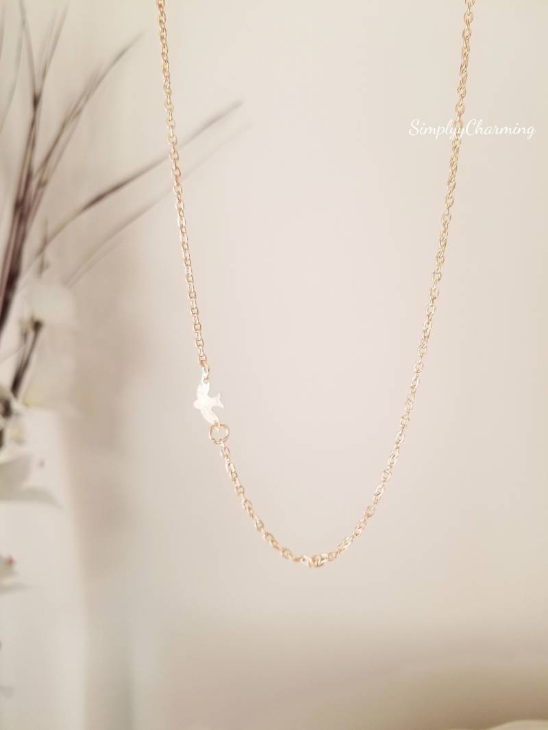 Kleine Schwalbe Vogel-Halskette in Goldvogel-Charme-Anhänger Einfache Kleine Elegante Zierlicher Schmuck Kleine Schwalbe Vogel-Halskette in Goldvogel-Charme-Anhänger Einfache Kleine Elegante Zierlicher Schmuck von SimplyyCharming