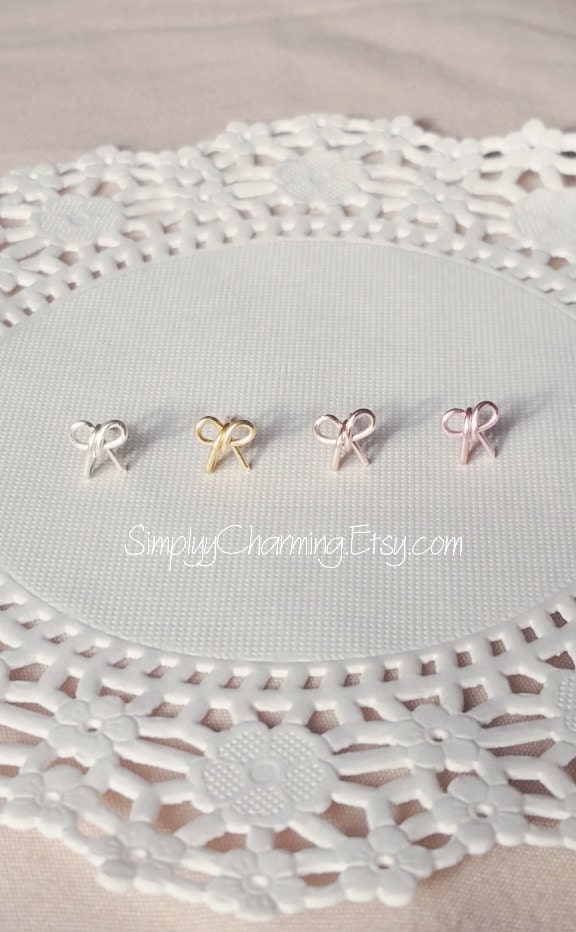 Schleife Band Knorpel Ohrstecker Helix Bolzen Zierliche Fliege Kleine Zarte Draht Schmuck - Sterling Silber/14K Gold Filled Schleife Band Knorpel Ohrstecker Helix Bolzen Zierliche Fliege Kleine Zarte Draht Schmuck - Sterling Silber/14K Gold Filled von SimplyyCharming