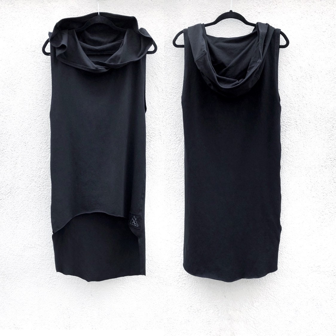 Handgefertigter Schwarzer Hoodie Cyberpunk Dystopian Top von SinScissorsBoutique