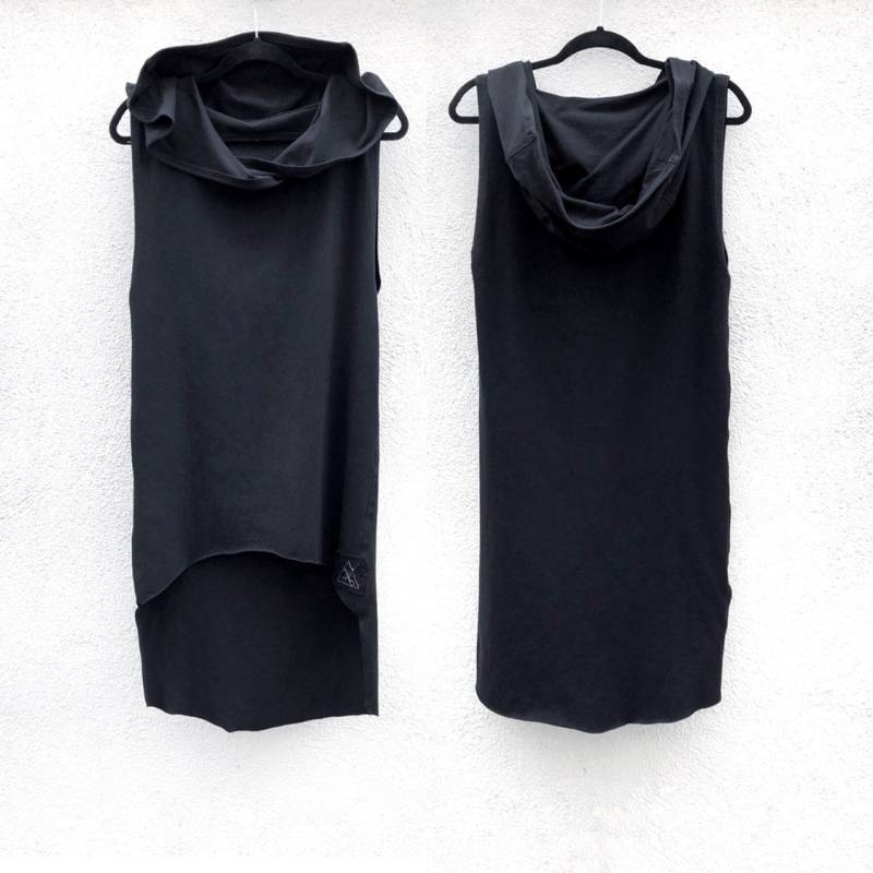 Handgefertigter Schwarzer Hoodie Cyberpunk Dystopian Top von SinScissorsBoutique