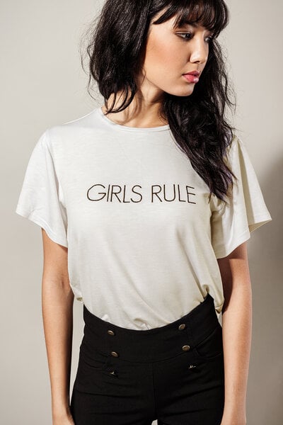 SinWeaver alternative fashion T-Shirt mit Stickerei Statement "Girls Rule" TENCEL Modal von SinWeaver alternative fashion