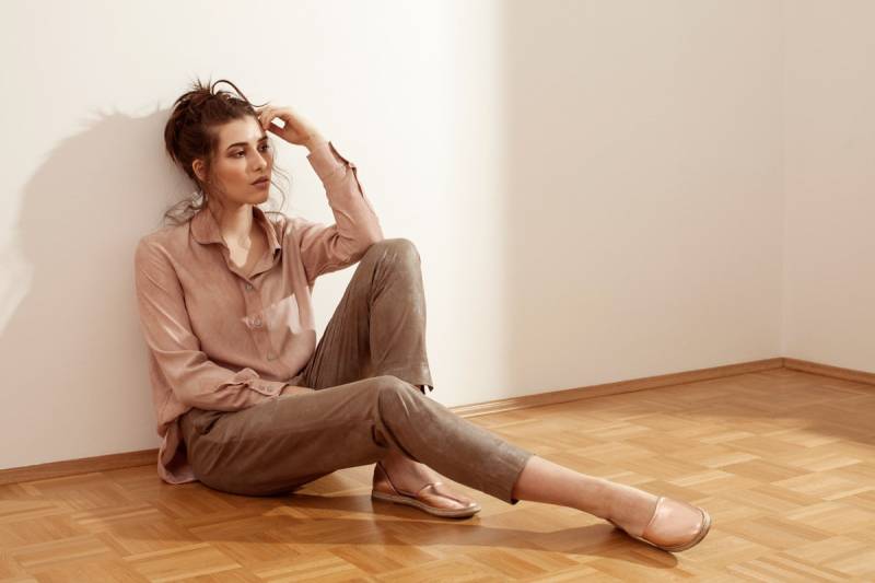 Leichte Hemdbluse in Pastell-Rosé Mit Silber von SinWeaverFashion
