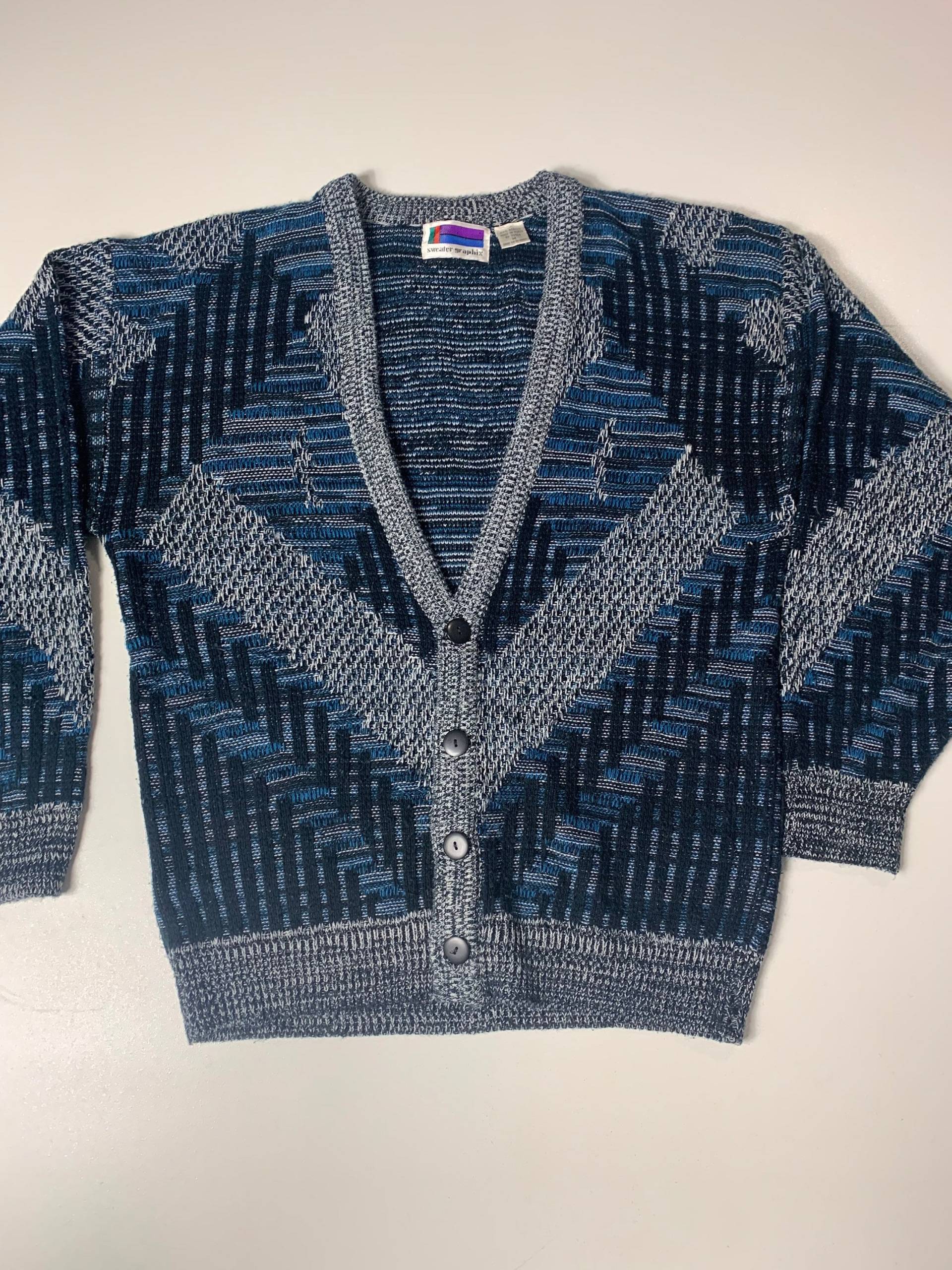 Vintage 80Er Jahre Pullover Graphix Acryl Herren Strickjacke Größe Medium Rn52469, True Grandpa Sweater, Collegiate Herrenpullover Vintage 80Er Jahre Pullover Graphix Acryl Herren Strickjacke Größe Medium Rn52469, True Grandpa Sweater, Collegiate Herrenpullover von SinaiVintage
