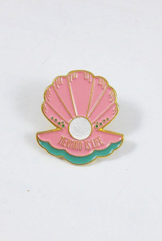 Meerjungfrau Ist Leben Clam Shell Pink Anstecknadel von SincerelySweetSSB