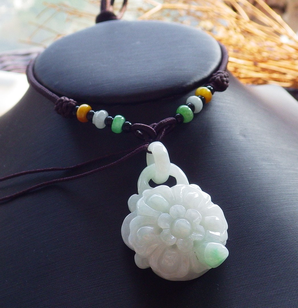 Zertifizierte Handgeschnitzte Grüne Myanmar Burma Natur Eine Jade Jadeit Rose Blume Mit Ring Anhänger Halskette von Singjade