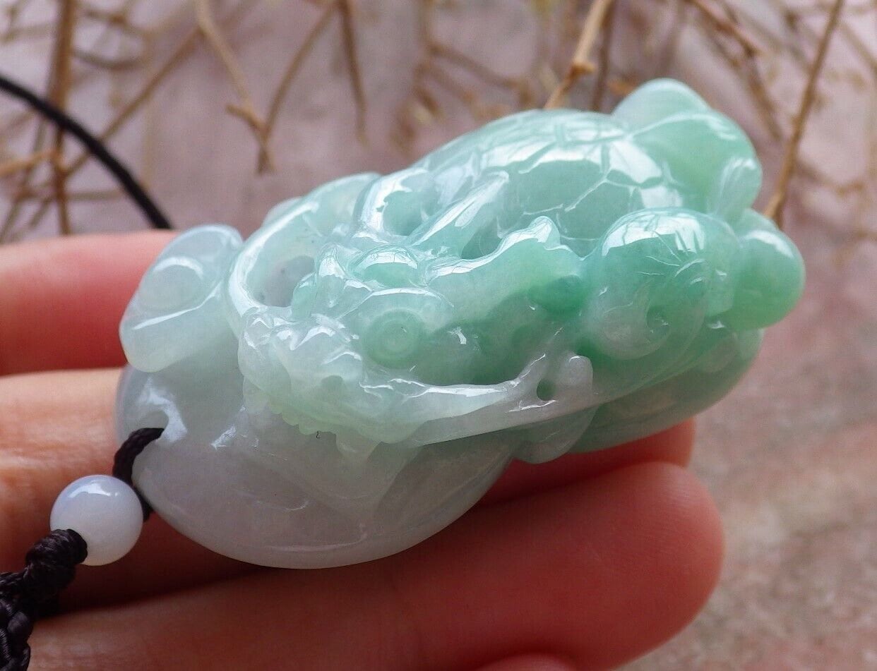 Zertifizierte Handgeschnitzte Grüne Natur Myanmar Burma Grade A Jade Jadeit Drache Schildkröte Anhänger Halskette von Singjade