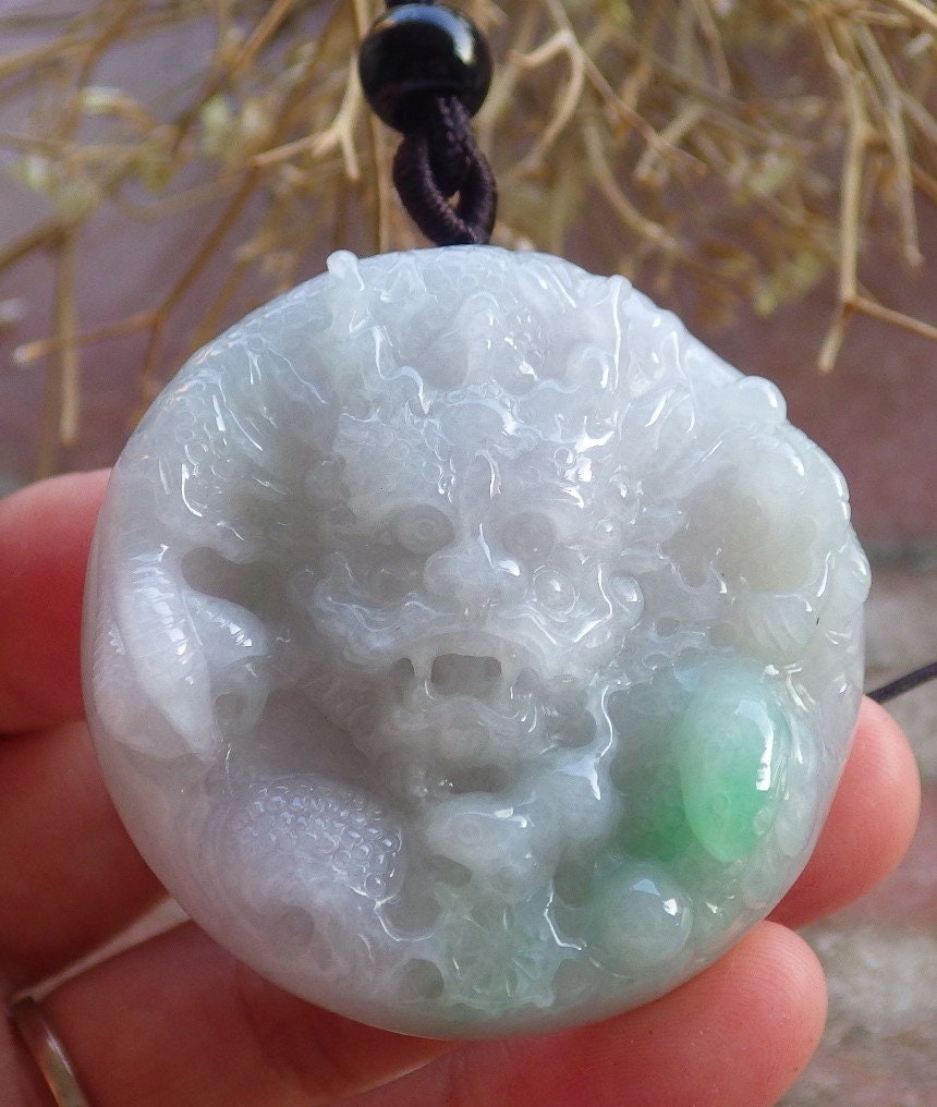 Zertifizierter Handgeschnitzter Grüner Lavendel Natur Burma A Jade Jadeit Kreis Drache Perlen Anhänger Halskette von Singjade