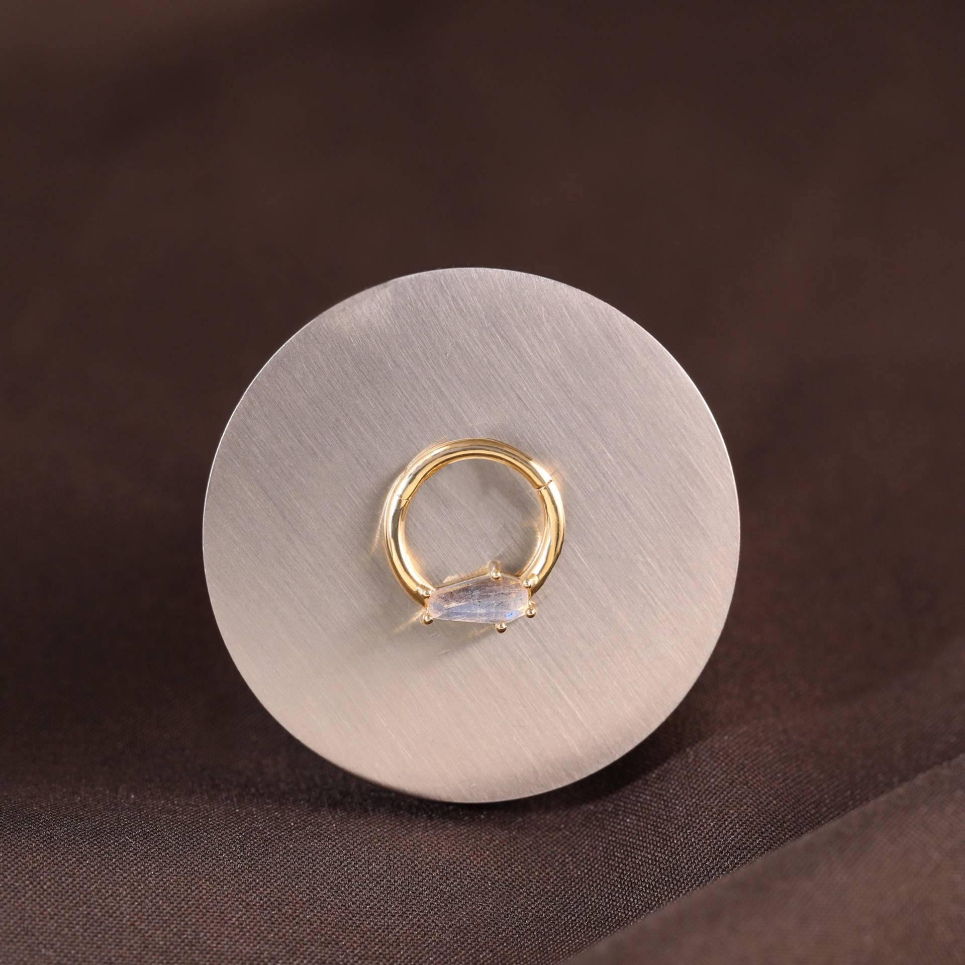 14K Solid Gold Labradorit Clicker/Vase Form Septum Ring Knorpel Hoop Nasenring Conch Daith Helix Huggie 14K Solid Gold Labradorit Clicker/Vase Form Septum Ring Knorpel Hoop Nasenring Conch Daith Helix Huggie von SingularSpark