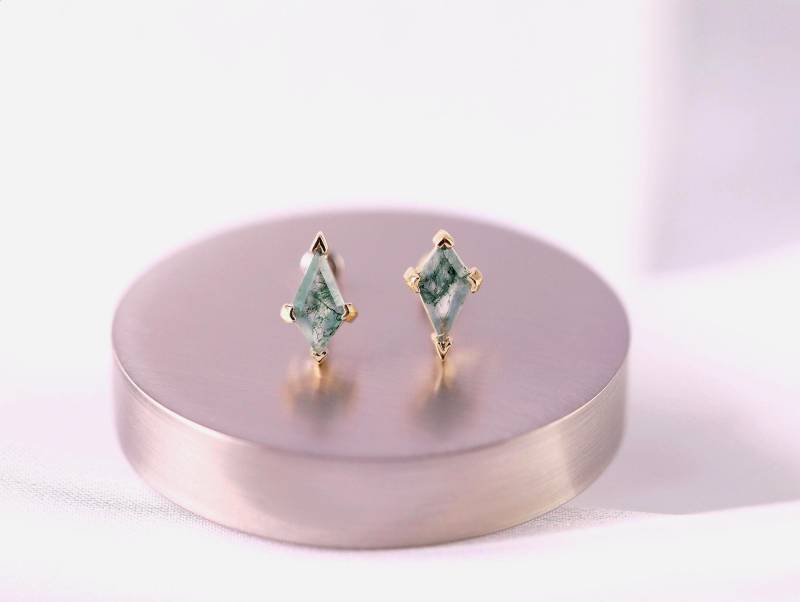 14K Solid Gold Kite Moosachat Ohrstecker/Moos Achat Knorpel Piercing/Gold Helix Conch Stud/Flat Back Ohrring/Threadless Push Pin von SingularSpark