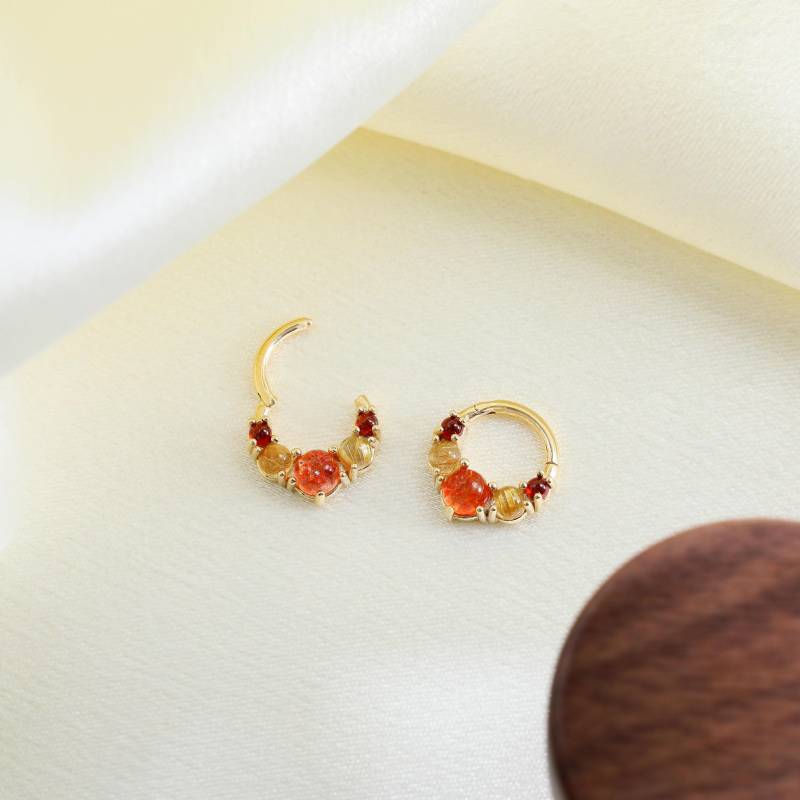 14K Solid Gold Sonnenstein V-Form Clicker/Glitzernder Edelstein Septum Ring Goldener Haar Quarz Klappohrring Helix Hoop Huggie Daith Piercing von SingularSpark