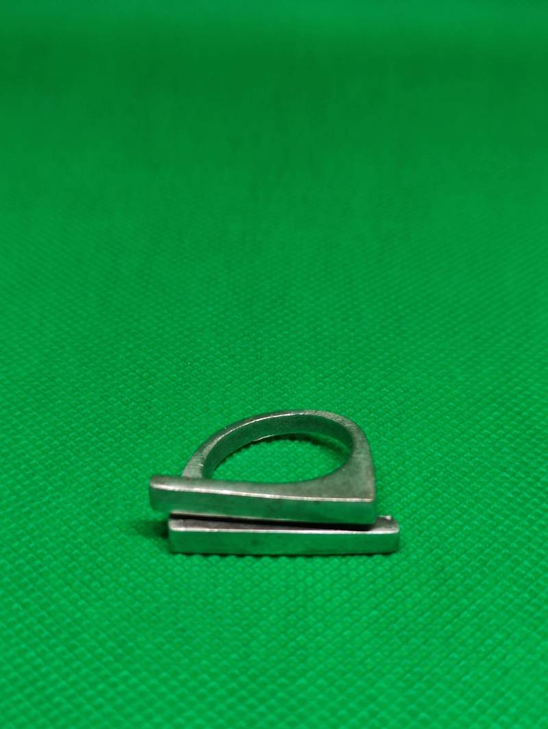 Auffallend in Seiner Schlichtheit. Der Ring Ist Silberplatiniert Und Individuell Einstellbar Auffallend in Seiner Schlichtheit. Der Ring Ist Silberplatiniert Und Individuell Einstellbar von SinloveDesign