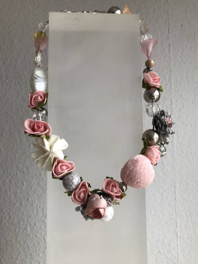 Eis-Sahne-Collier An Blumen Eis-Sahne-Collier An Blumen von SinloveDesign
