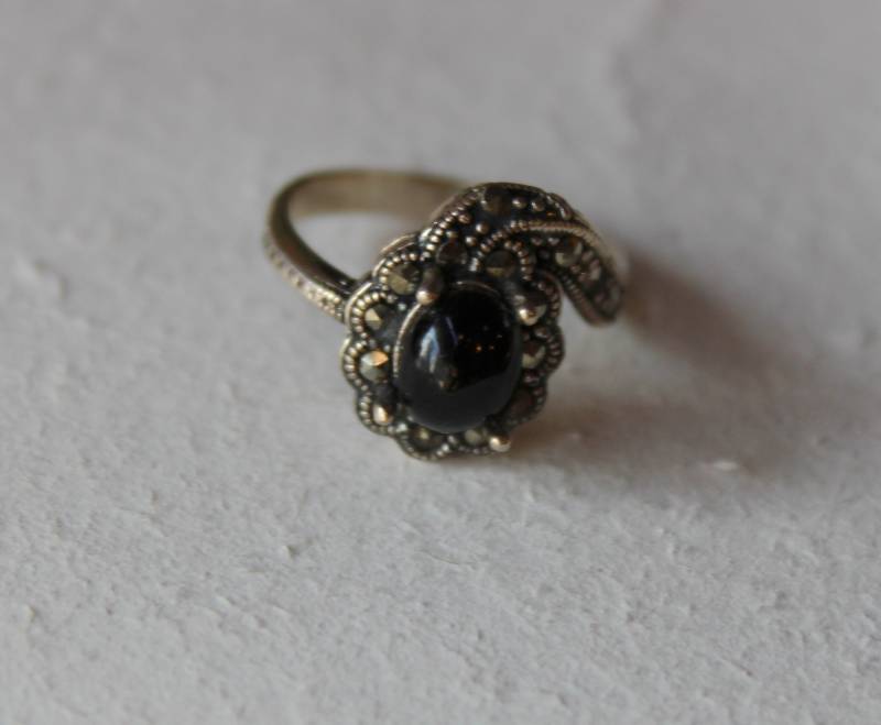 Einzigartige Form Jet Schwarzer Stein Ring, Natürlicher Sterling Silber Markasit Gothic 925K Frauen Geschenk Ring von SirJewellry